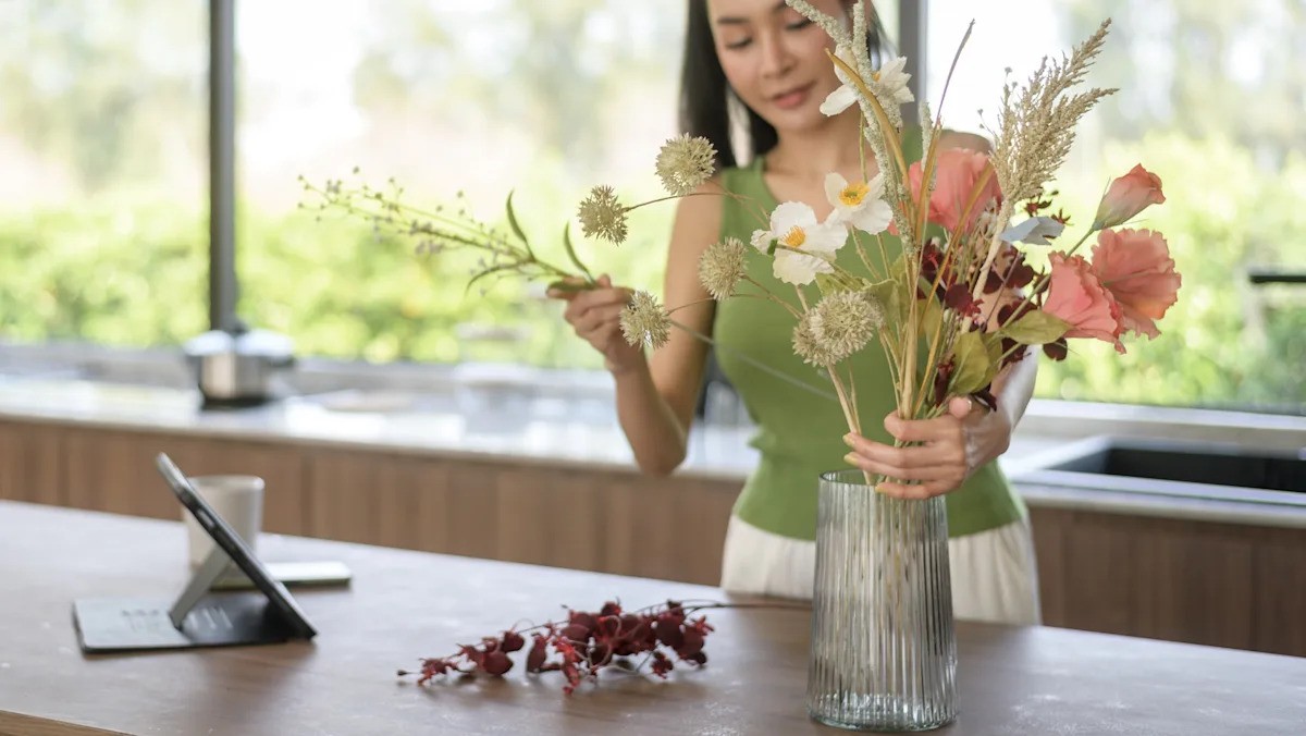 Hnědý cukr do vásy se květinami: proč květiny vydržují dvakrát déle - image 1