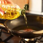 Instalatéři varují: nikdy nevylévejte tento olej do odpadů