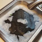 Instalatéři vás prosí: nikdy netlačte tyto věci do odpadů