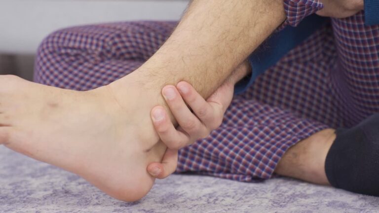 Kloubní bolesti v prosinci? Trik, kterým si pomůžete bez léků