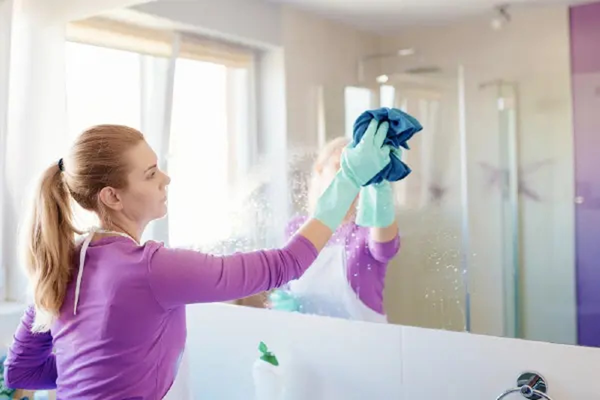 Koupu si už nikdy teplomyčku: míchám sůl s tímhle a zrcadlo blýská