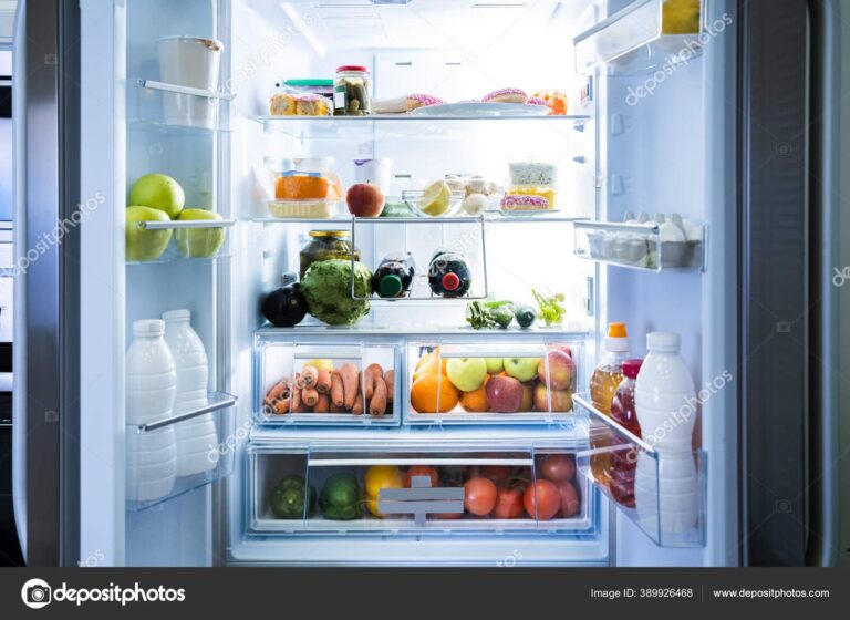 Kuchyňská fólie na dveřích lednice: trik proti zákusu mrazáku