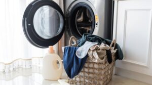 Kukuřičný škrob místo draného mýdla: Starý švédský trik pro svěží oblečení