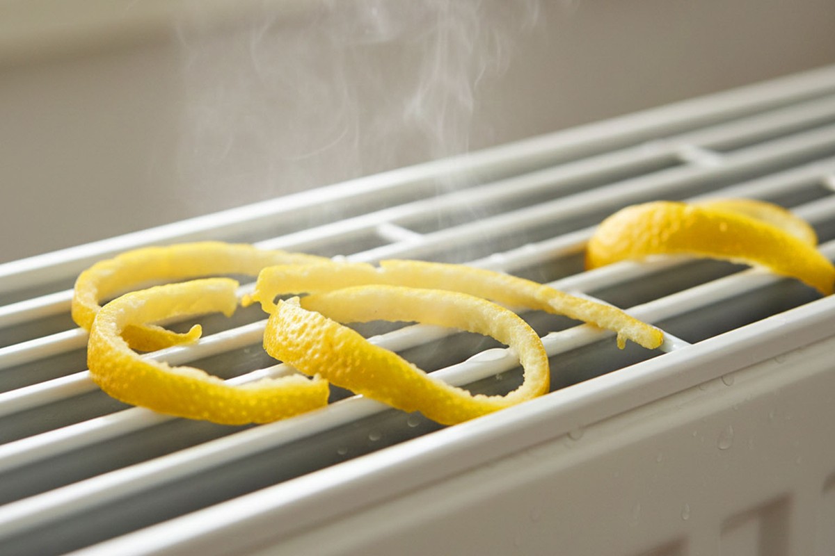 Nikdy neházejte citronové slupky: položte na baterii a cítíte to celý byt