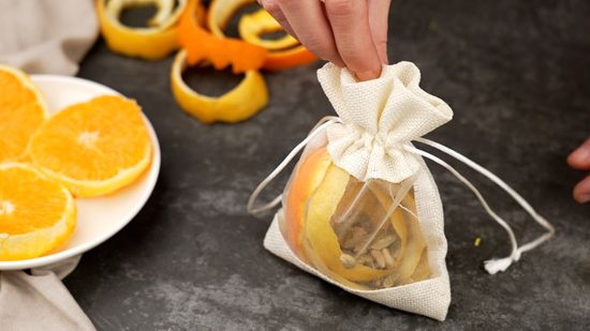 Nikdy neházejte citronové slupky: položte na baterii a cítíte to celý byt - image 1