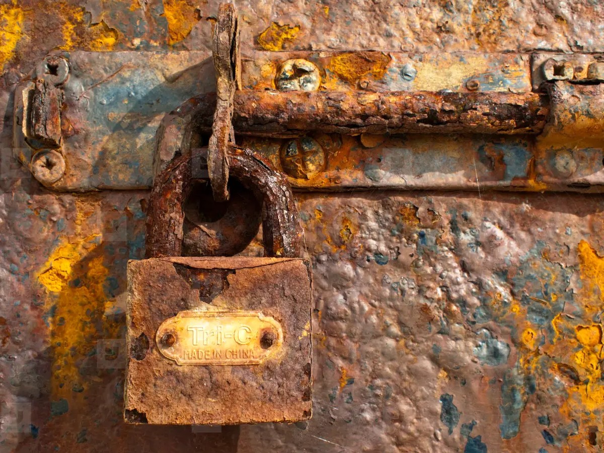 Obyčejný petrolej na zaseknutém zamykání: proč to mechanici vědí a vy ne - image 1