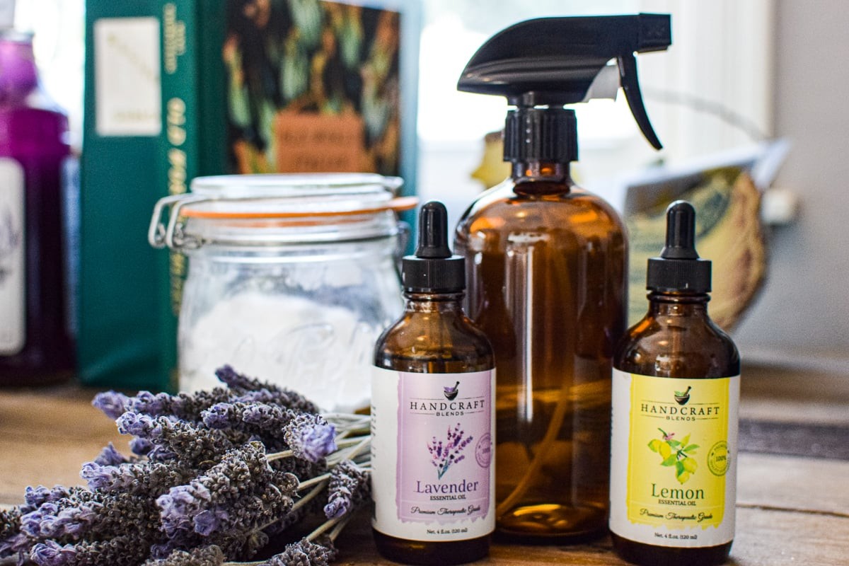 Ocet na oblek proti zápachu: Proč to funguje lépe než chemie - image 2