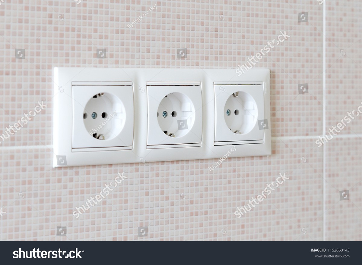 Proč elektrikáři hajlují všechny zásuvky na stejnou stranu - bezpečnost - image 2