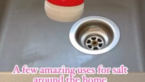 Sůl v umyvadle před sprchou – proč to dělají chytří domácnosti
