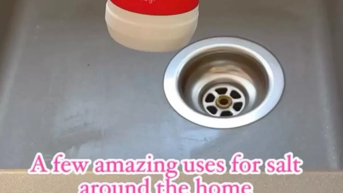 Sůl v umyvadle před sprchou – proč to dělají chytří domácnosti