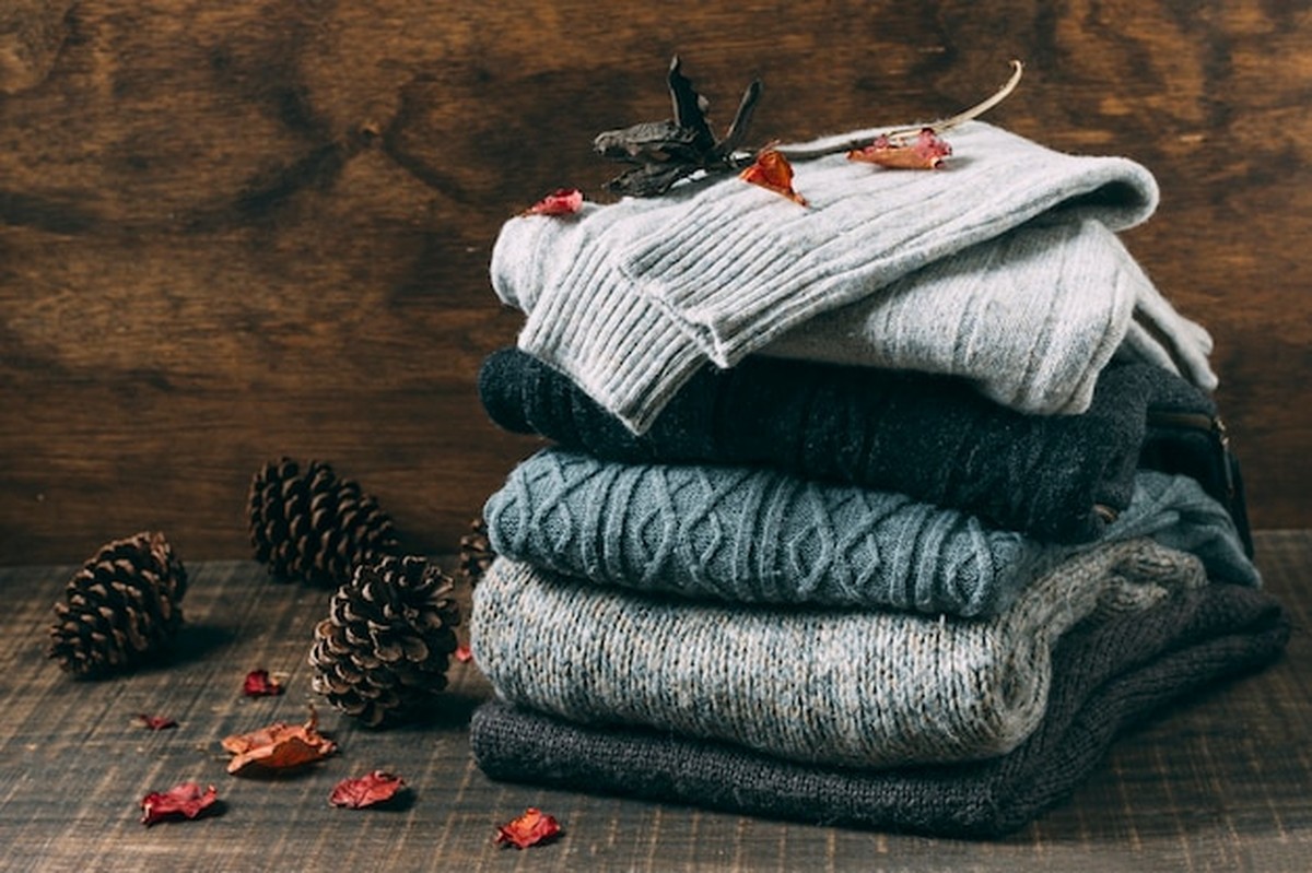 Třídit nebo skládat? Zimní šatník podle japonské metody šetří čas - image 1