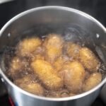 Brambor na střepu? Otře špinavou stříbro za minutu