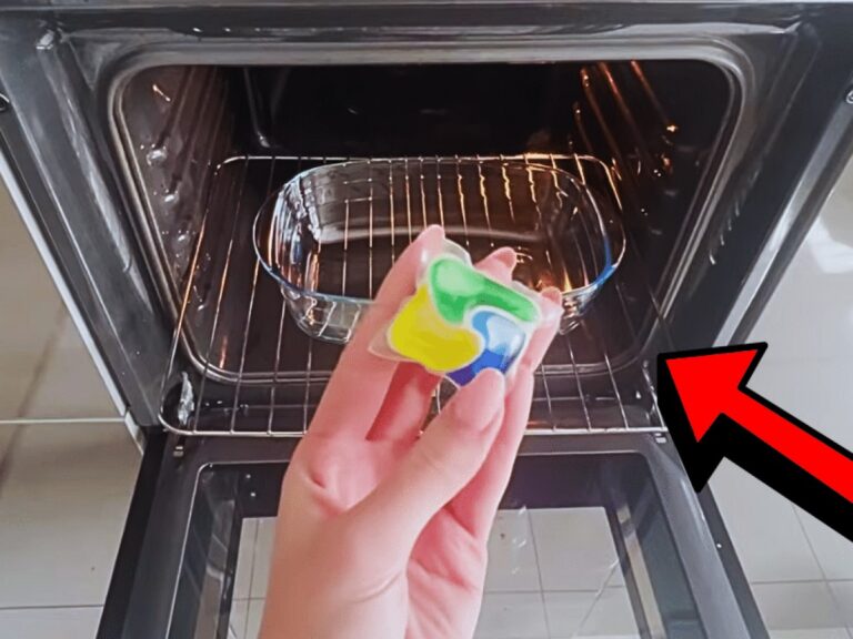 Kuchyňská houba v trouře: trik, který vám ušetří hodinový úklid