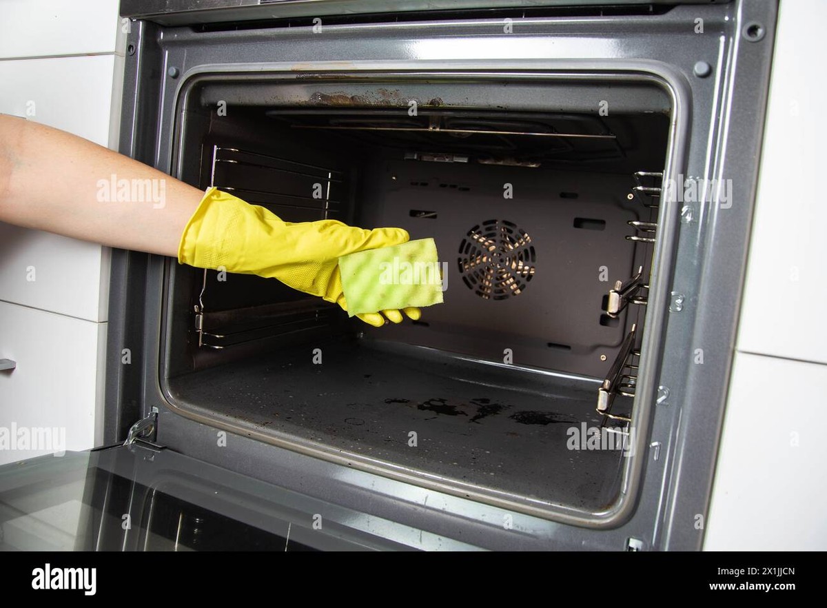 Kuchyňská houba v trouře: trik, který vám ušetří hodinový úklid - image 1