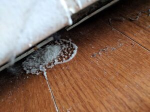 Kuchyňská sůl za radiátorem? Když ji umístíte správně, ušetříte až 25 % na topení