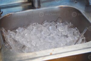 Ledová tříska v umyvadle: Genialní způsob, jak zbavit se zápachu za 10 sekund