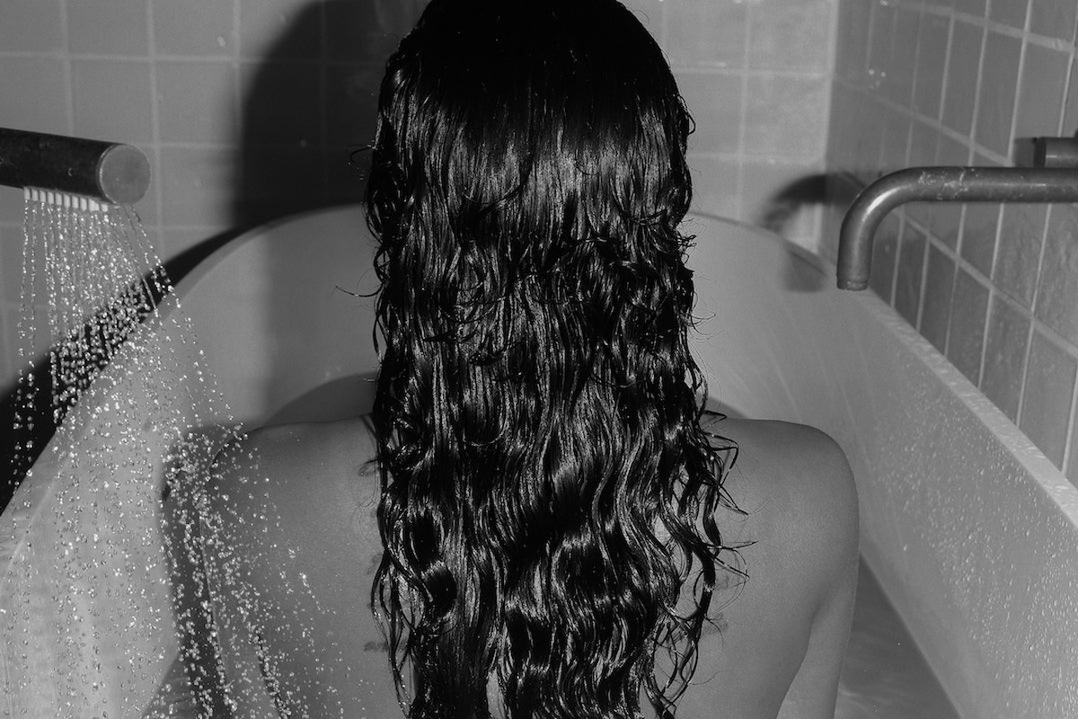 Ledová voda ve sprše: finální trik kadeřnic pro lesk vlasů - image 2