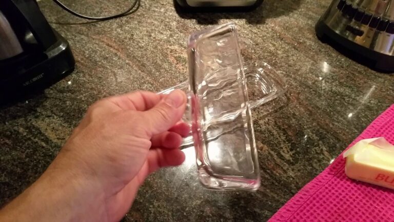 Máslo na kuchyňské skvrny? Chemie, která funguje lépe než čistidla