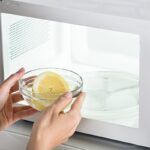 Mikrovlnná trouba a citrón: trik, který vám ušetří kartáčování