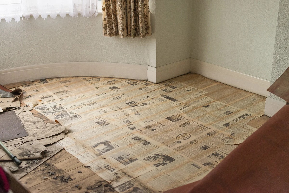 Novinový papír pod koberec: jednoduchý způsob, jak se zbavit vlhkosti v bytě