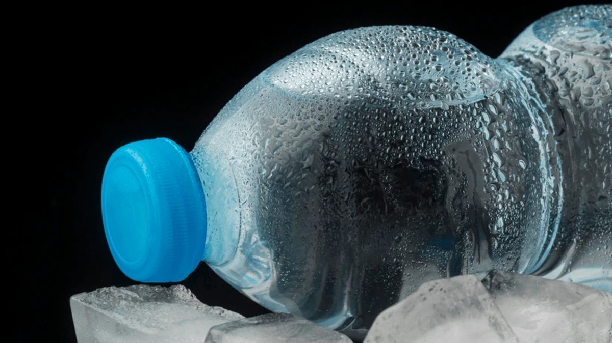 Plastové lahve naplněné vodou v lednici zmrazí účet za elektřinu - image 1