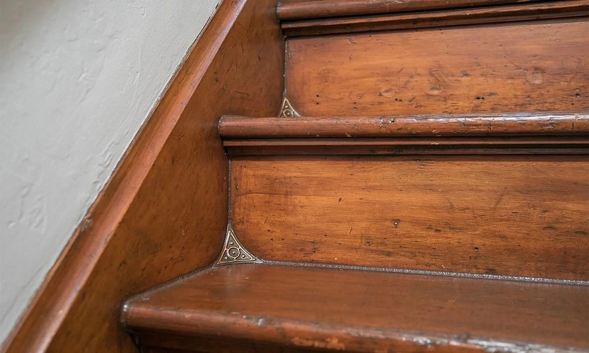 Staré punčochy jako vysavač? Trik na tvrdě dostupný prach v rozích - image 2