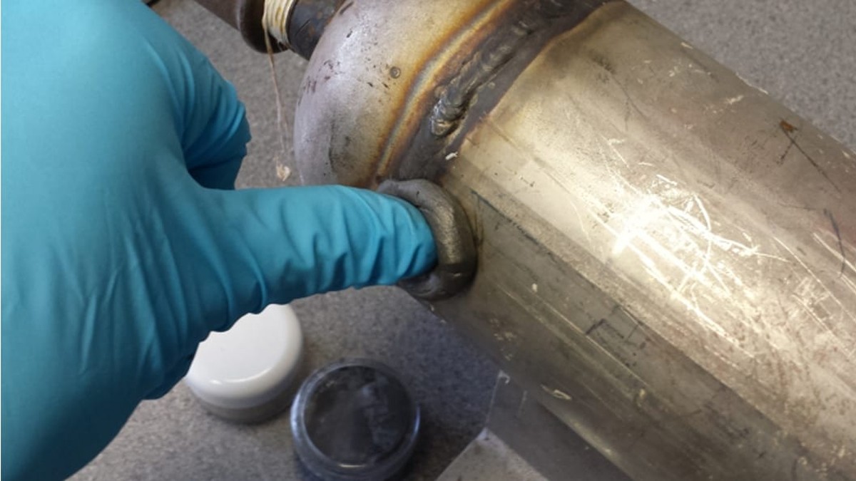 Sůl do umyvadla? Jak sebou roztrhaný sifon opraví za pět minut - image 2