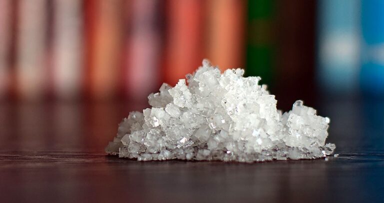 Sůl v myčce nádobí: levnější alternativa, kterou nikdo nezmiňuje