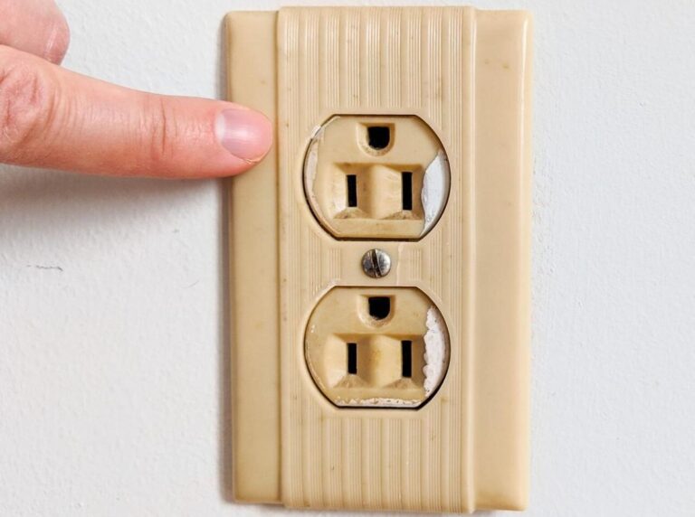 Elektrikáři varují: nikdy nezapomeňte vypnout tuto zásuvku před spánkem