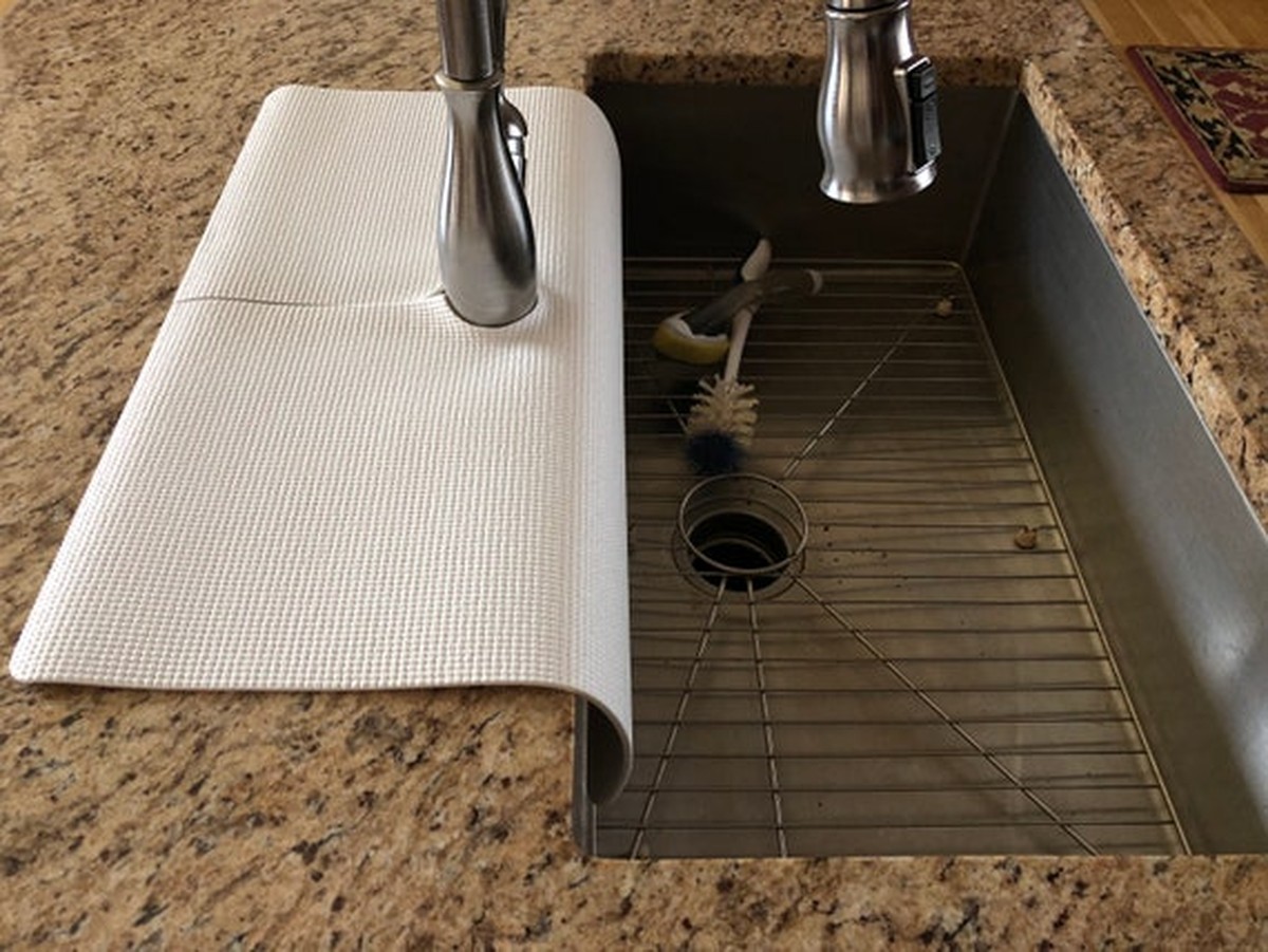 Gumička na kuchyňský kohoutek brání rozstřikování – a trvá jen sekundu - image 1