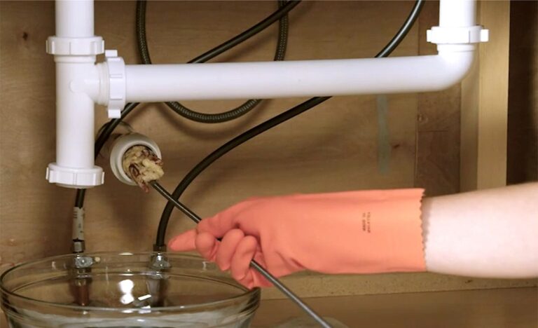 Instalatéři varují: nikdy neházejte tyto zbytky do odpadu