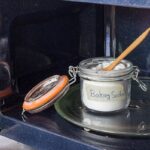 Jedlá soda v mikrovlnné troubě: 5minutový trik na zapečené zbytky