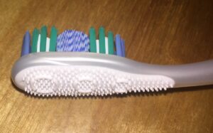 Kartáček na zuby má schovanou funkci, kterou neznáte