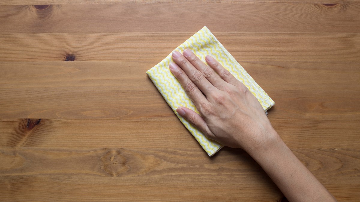 Kokosový olej místo drahého vosku: jak leštit nábytek za korunu