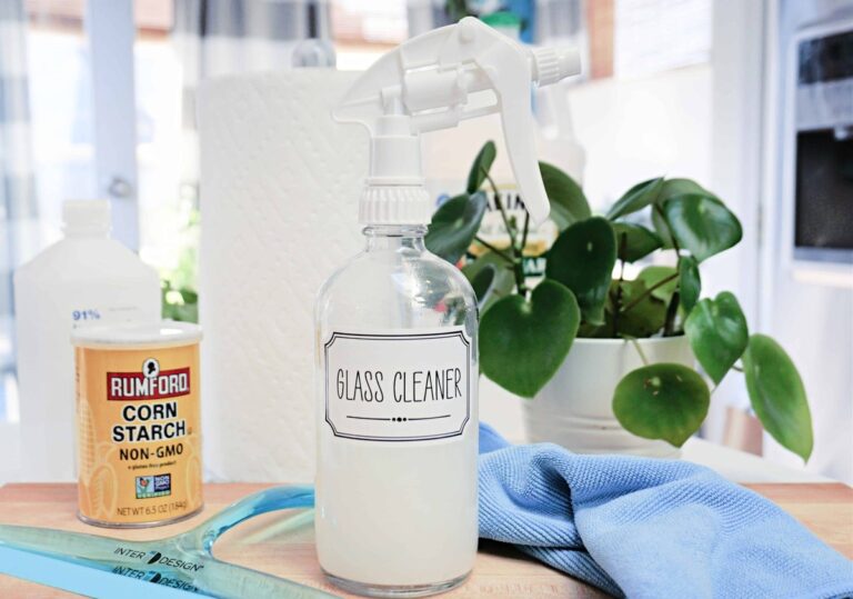 Kukuřičný škrob místo drahých čisticích prostředků na okna