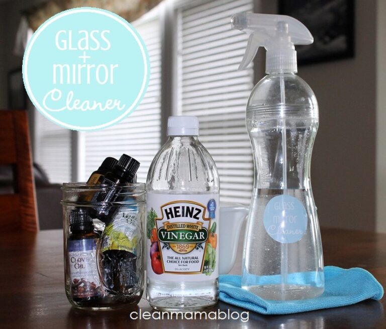 Ocet na zrcadlo místo drahých čističů: proč funguje lépe