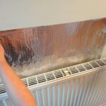 Papírový ručník za radiátor? Prostý trik, který sníží účty o čtvrtinu