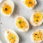 Proč kuchaři přidávají do vody na vejce sůl – vědci mají odpověď