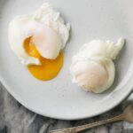 Proč kuchaři vždy přidávají ocet do vroucí vody – věda vs. zvyk