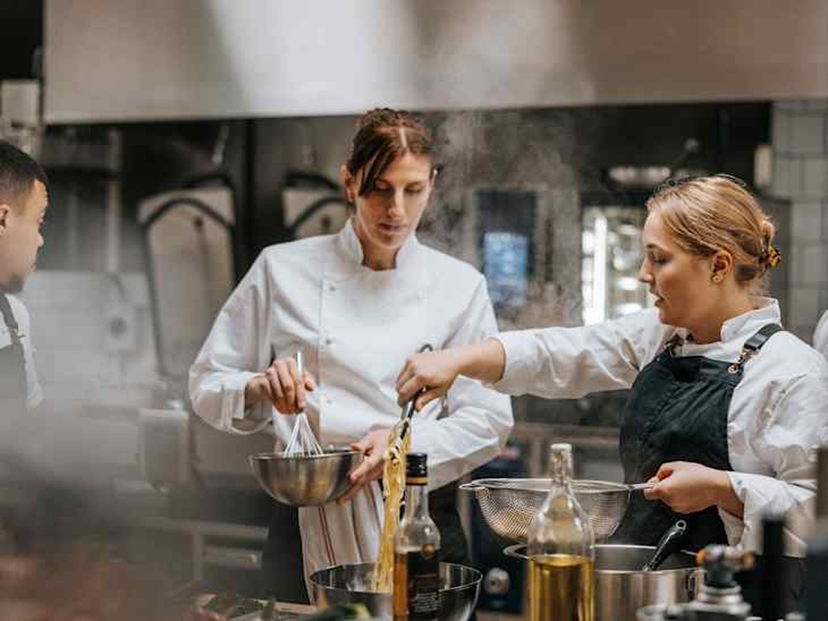 Proč šéfkuchaři vždy přidají ocet do vařící vody na vejce - image 2
