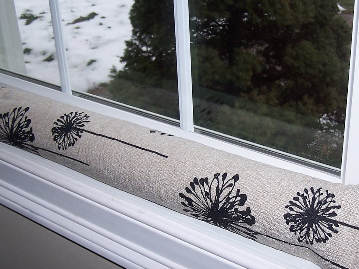 Staré punčochy? Naplňte je piskem a vyřešte vlhkost v domě na jedničku