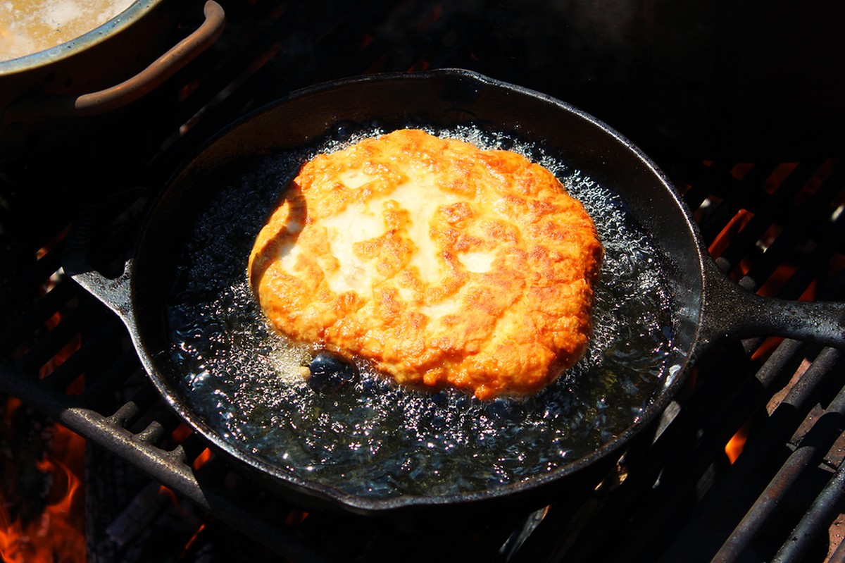 Sůl na záprasku topinky? Vysvětlujeme fyziku, která nefunguje - image 2