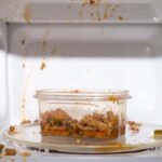 Vlhký ručník v mikrovlnce změní vaši kuchyni navždy