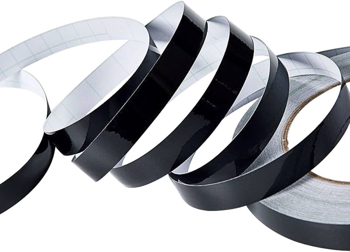 Zubní pasta na zrcadle? Trik, kterým se zbavíte zatékání v koupelně - image 2