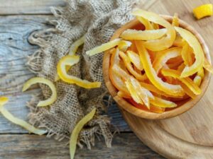 Citrónová kůra v mikrovlnce: jak se zbavit zápachu za 3 minuty