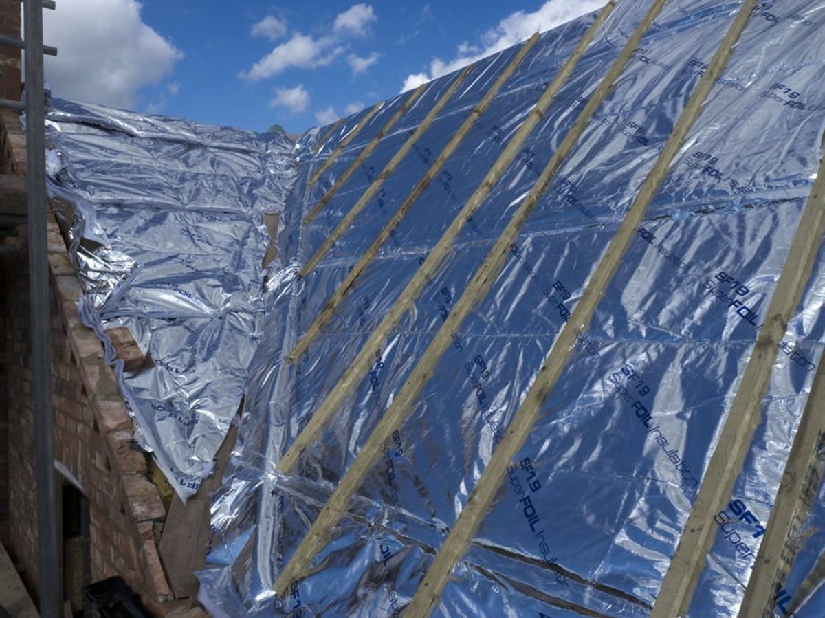 Hliníková fólie za radiátorem? Úspora 30 % na topení není mýtus - image 2