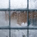 Jedlá soda na těsnicích páskách okna zmrazuje? Vyzkoušejte to nejdřív