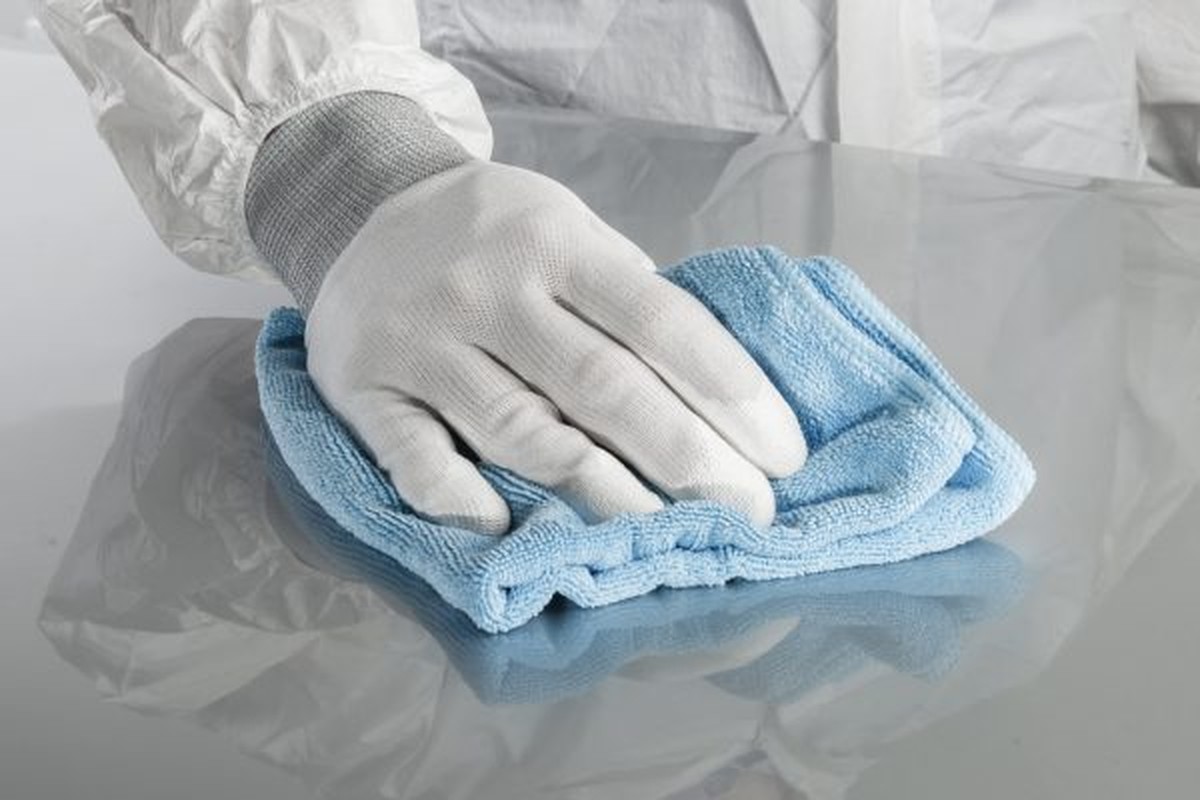 Ocet na zrcadlo bez kouče? Mikroplyšová tkanina je důvod - image 1