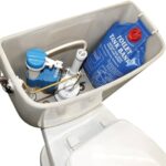 Plastová lahev v záchodu: geniální řešení, které snižuje spotřebu vody