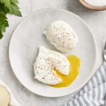 Proč všichni šéfkuchaři přidávají ocet do vroucí vody s vejci